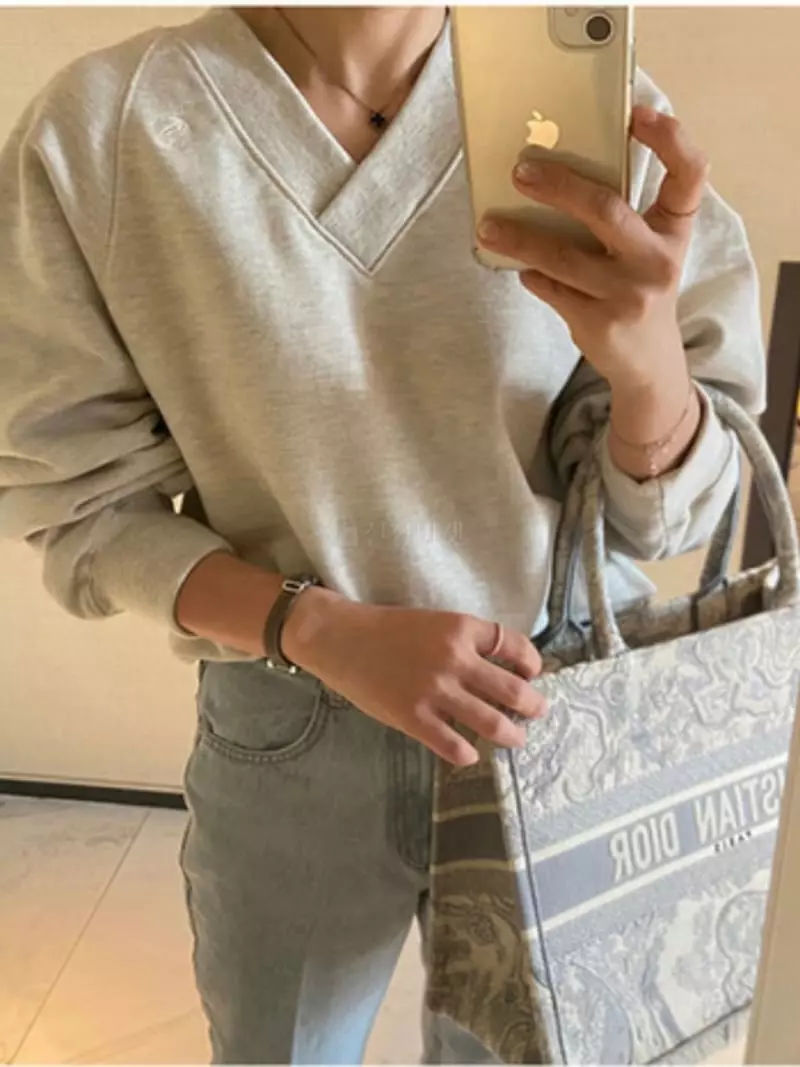 Sono De Seoul - Korean Women Fashion - #momslook - Row V Neck Crop Sweatshirt - 12