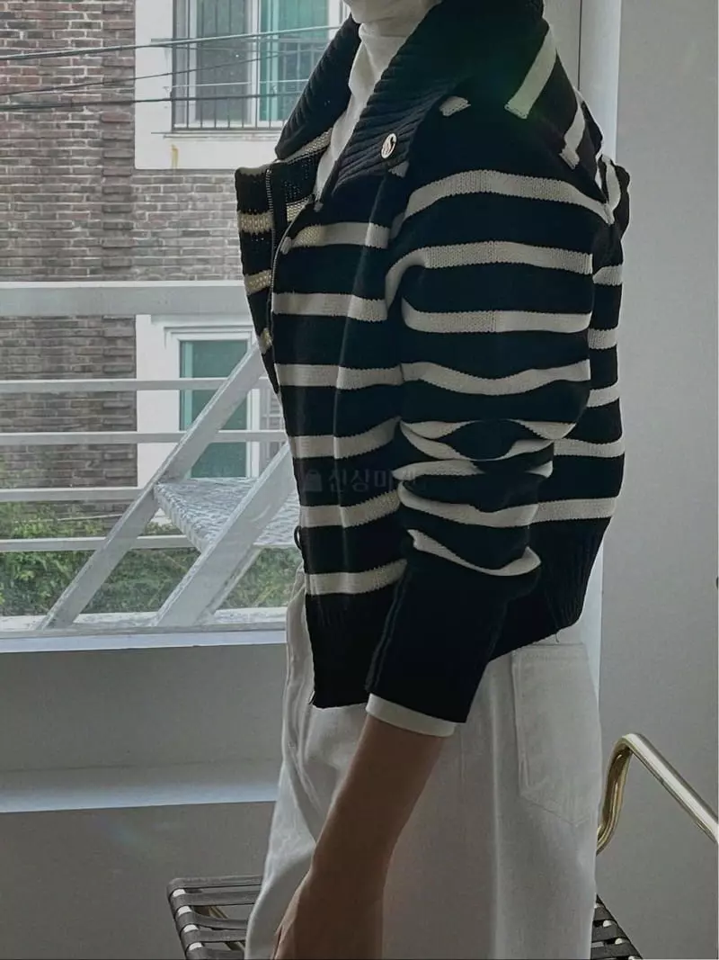Sono De Seoul - Korean Women Fashion - #momslook - Afon Stripes Zip-up Knit Tee - 5