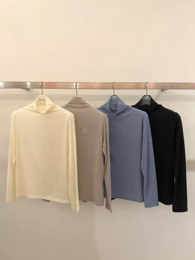 Sono De Seoul - Korean Women Fashion - #thatsdarling - Riwoo Turtleneck Tee