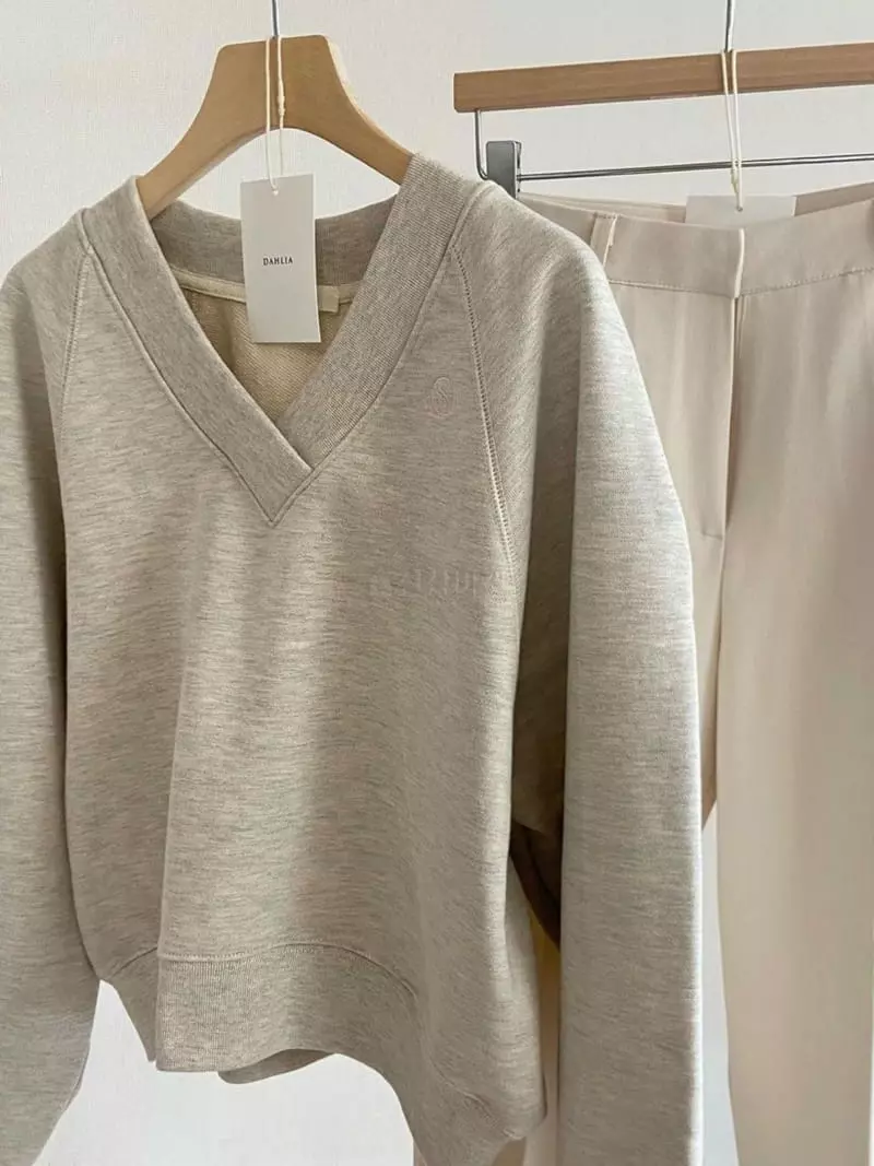 Sono De Seoul - Korean Women Fashion - #womensfashion - Row V Neck Crop Sweatshirt - 11