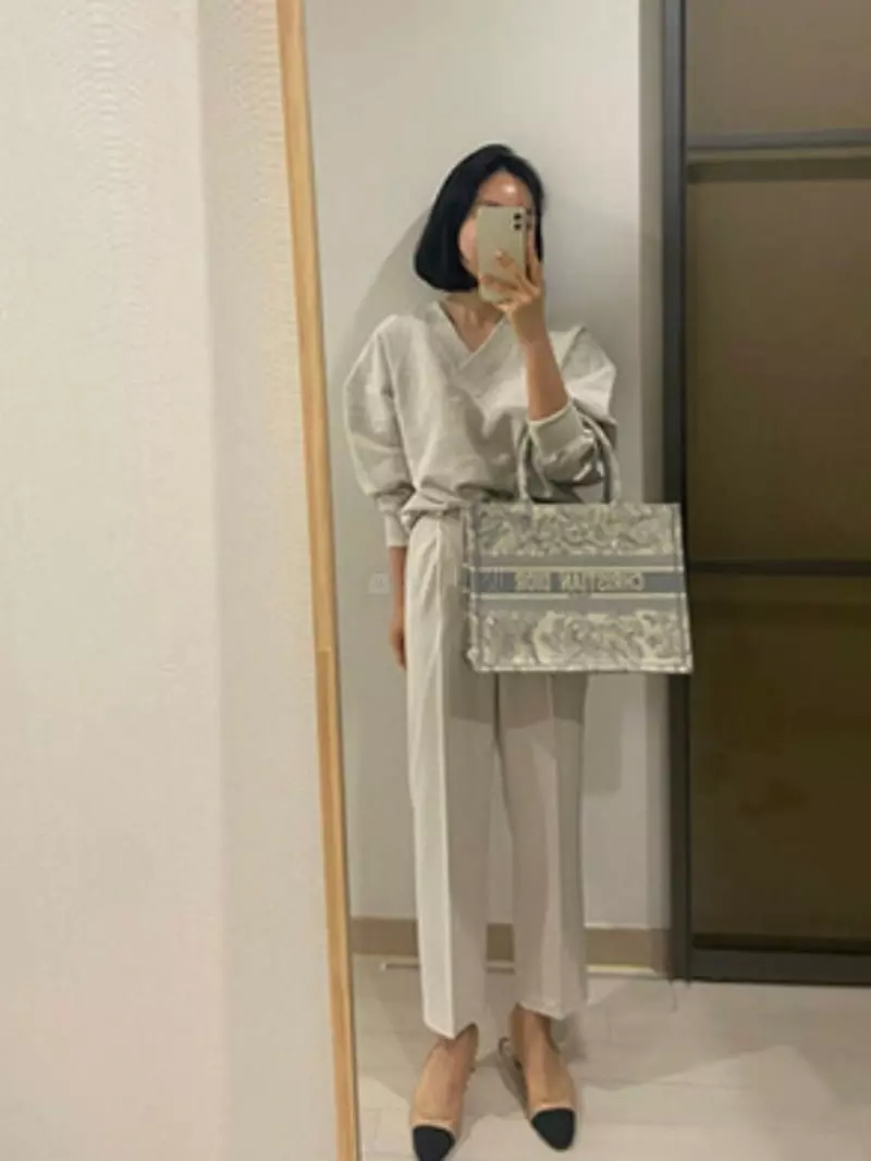 Sono De Seoul - Korean Women Fashion - #womensfashion - Row V Neck Crop Sweatshirt - 9