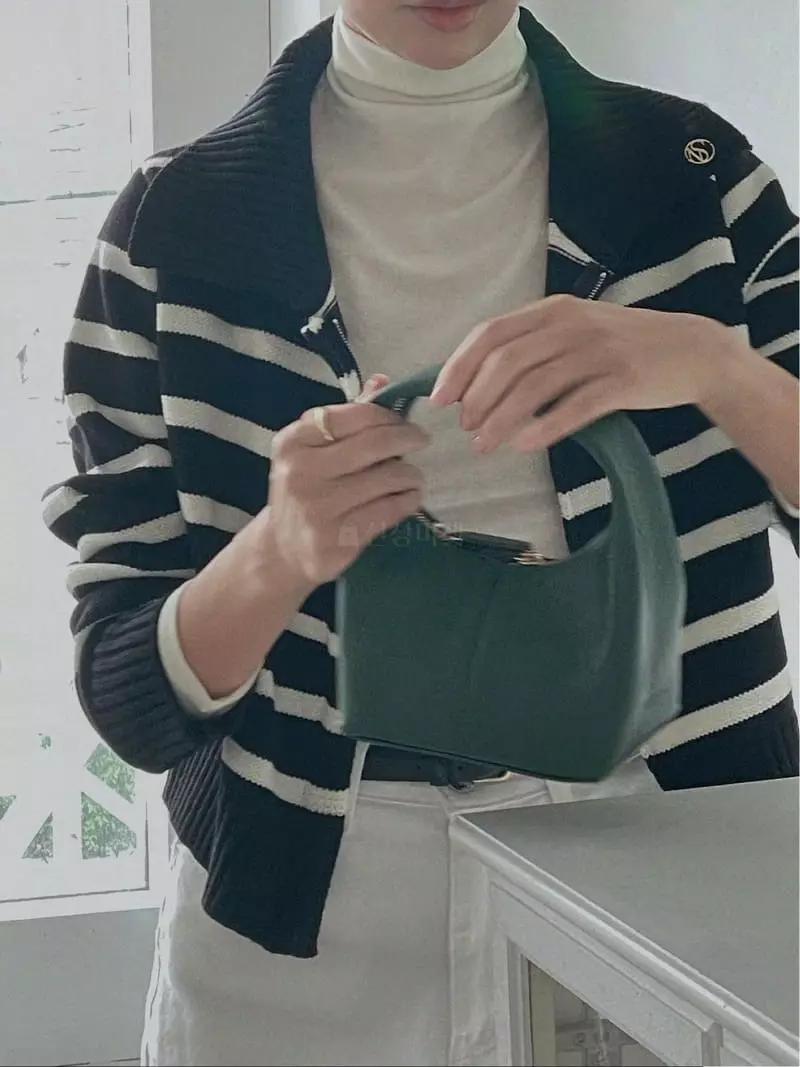 Sono De Seoul - Korean Women Fashion - #womensfashion - Afon Stripes Zip-up Knit Tee - 2