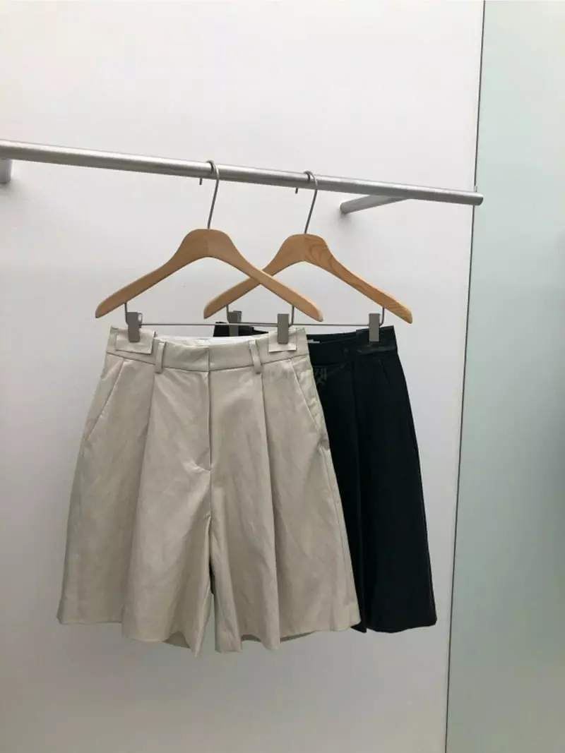 Stable - Korean Women Fashion - #womensfashion - Look Leather Shorts - 7