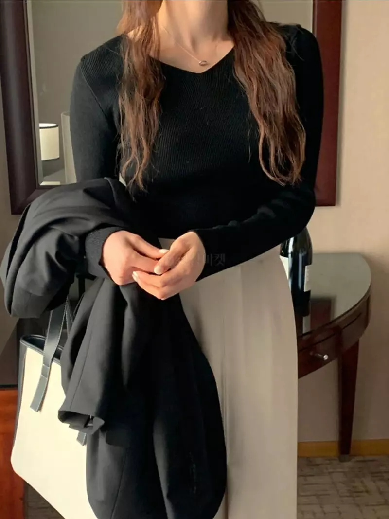 Sunday - Korean Women Fashion - #momslook - Sha Sha v Neck Knit Tee - 6