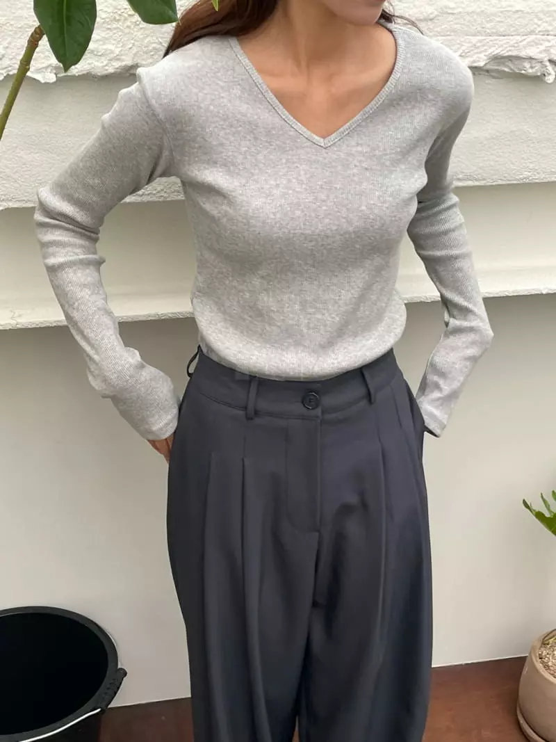Talktalk - Korean Women Fashion - #momslook - Soldy V Tee - 11
