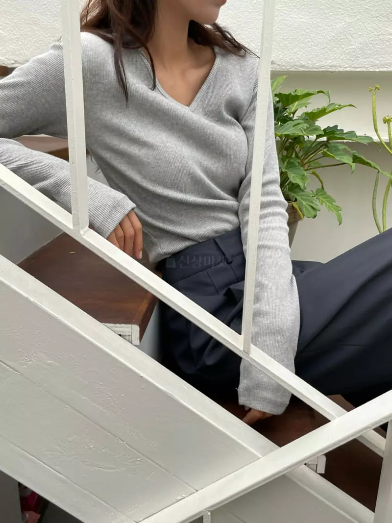 Talktalk - Korean Women Fashion - #momslook - Soldy V Tee - 9