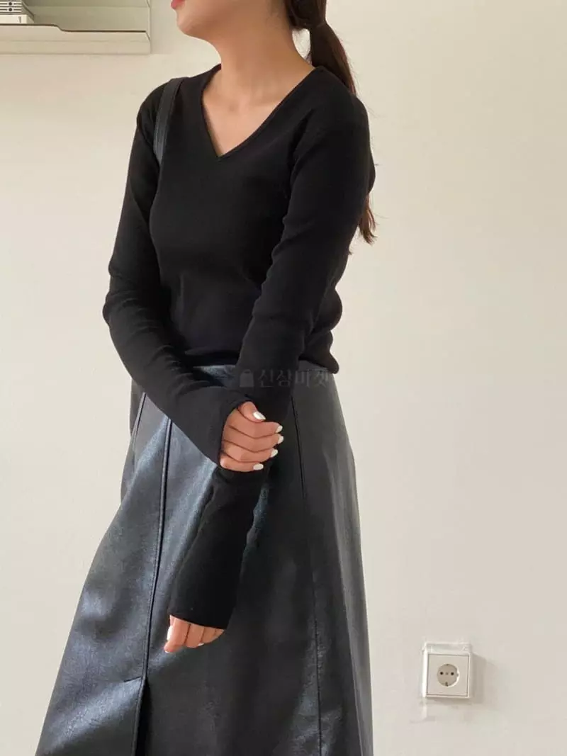 Talktalk - Korean Women Fashion - #restrostyle - Soldy V Tee - 2