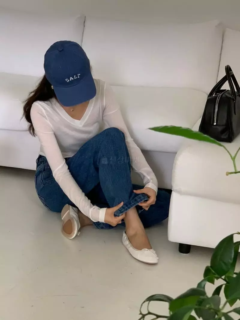 Talktalk - Korean Women Fashion - #romanticstyle - Yort V Tee - 11