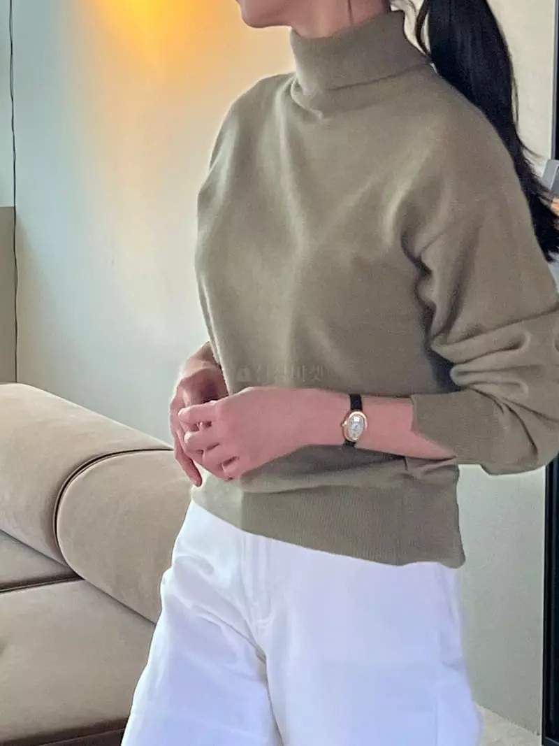 Taste - Korean Women Fashion - #womensfashion - Cash Slit Turtleneck Knit Tee - 4