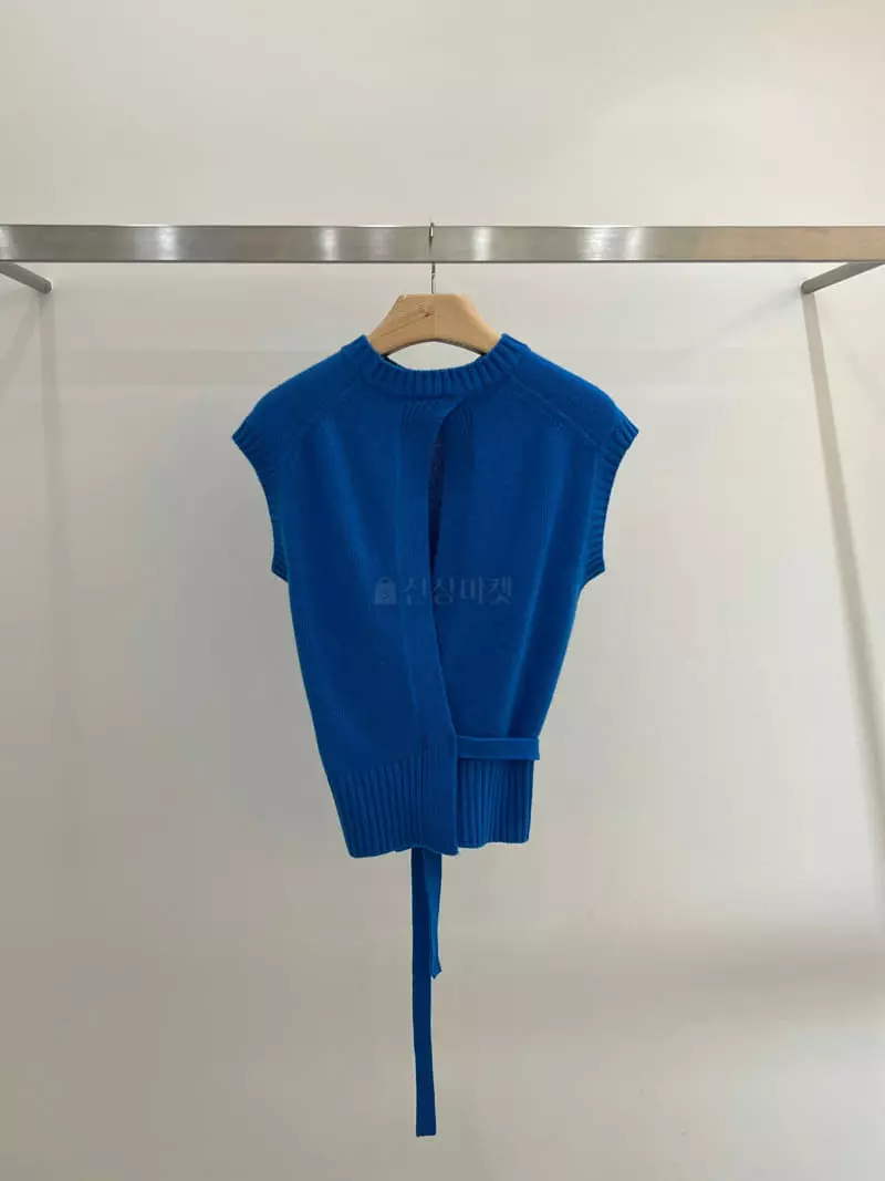 Taste - Korean Women Fashion - #momslook - Back Detail Slit Vest - 3