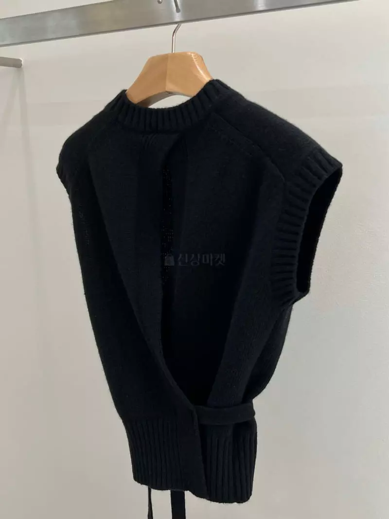Taste - Korean Women Fashion - #momslook - Back Detail Slit Vest - 7
