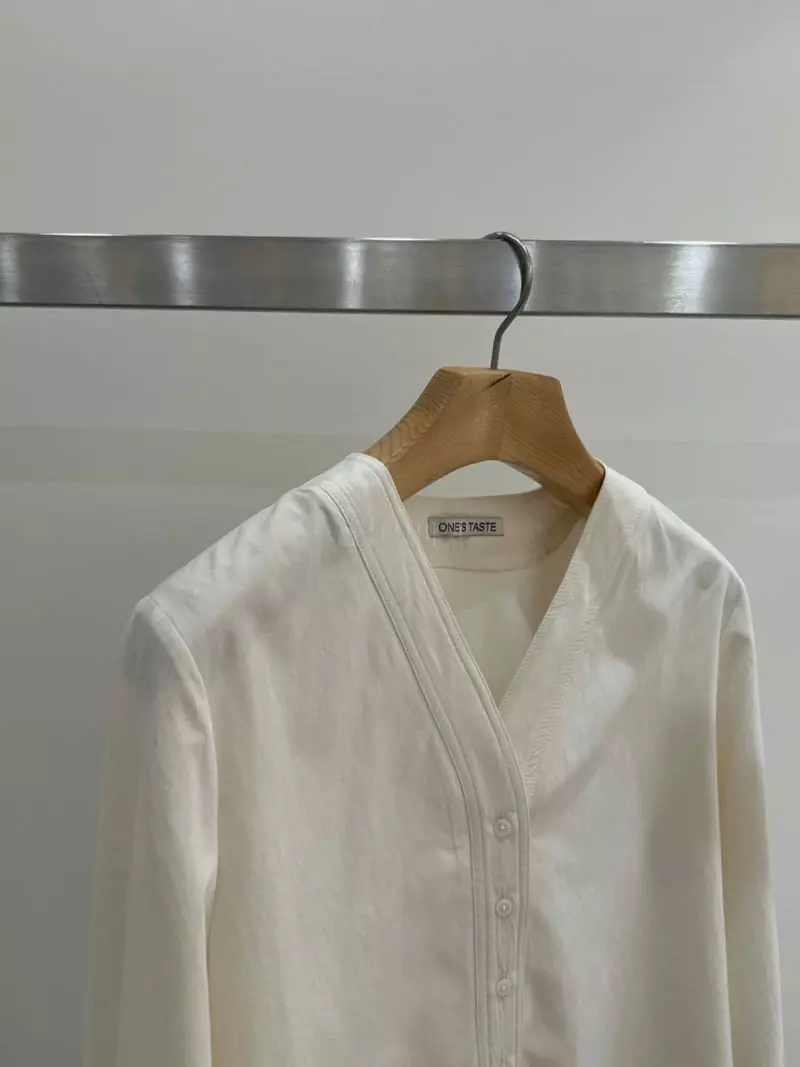 Taste - Korean Women Fashion - #momslook - Round V Shirt - 3