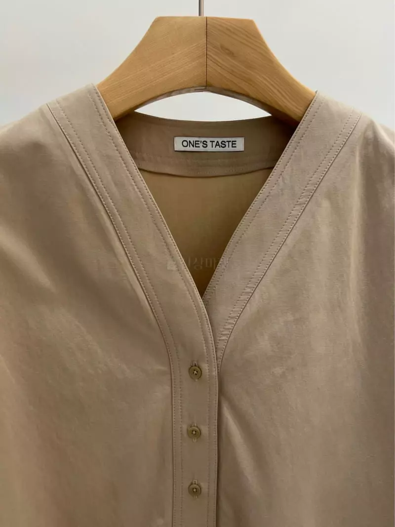 Taste - Korean Women Fashion - #momslook - Round V Shirt - 5