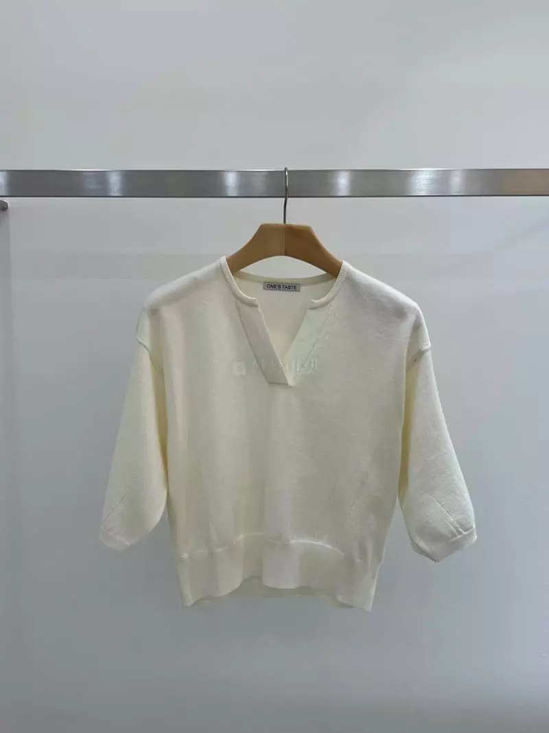 Taste - Korean Women Fashion - #thatsdarling - Volume Round Knit Tee - 3