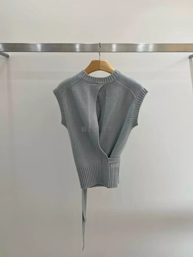 Taste - Korean Women Fashion - #thelittlethings - Back Detail Slit Vest - 2