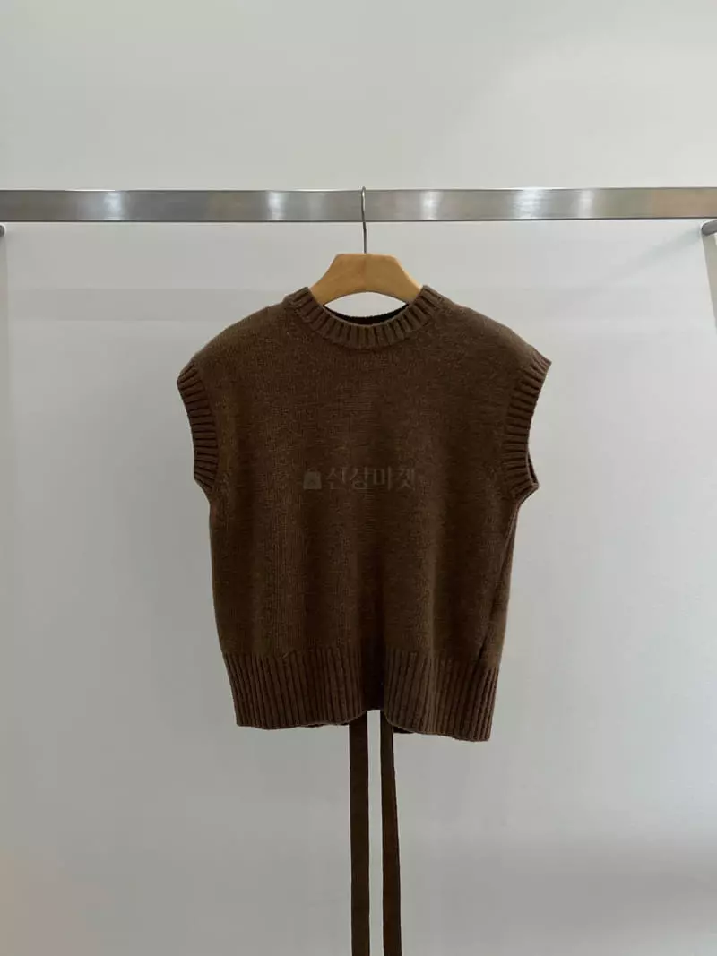 Taste - Korean Women Fashion - #momslook - Back Detail Slit Vest - 4
