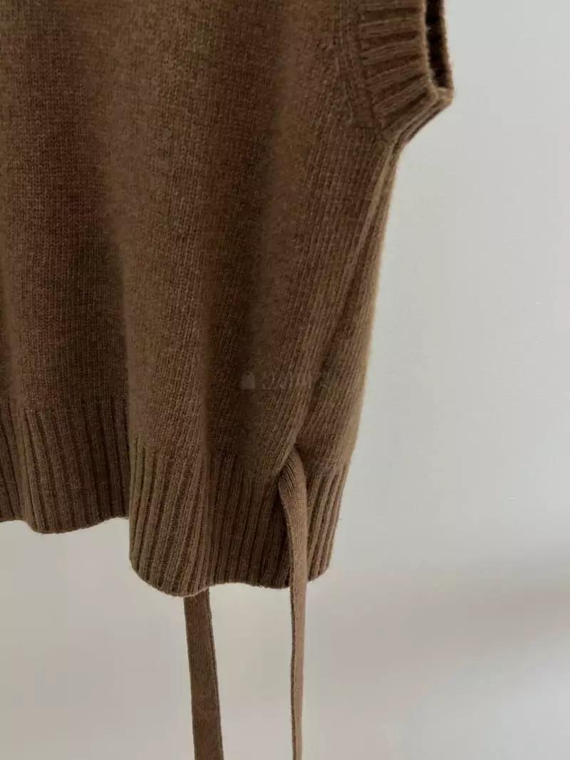 Taste - Korean Women Fashion - #womensfashion - Back Detail Slit Vest - 6