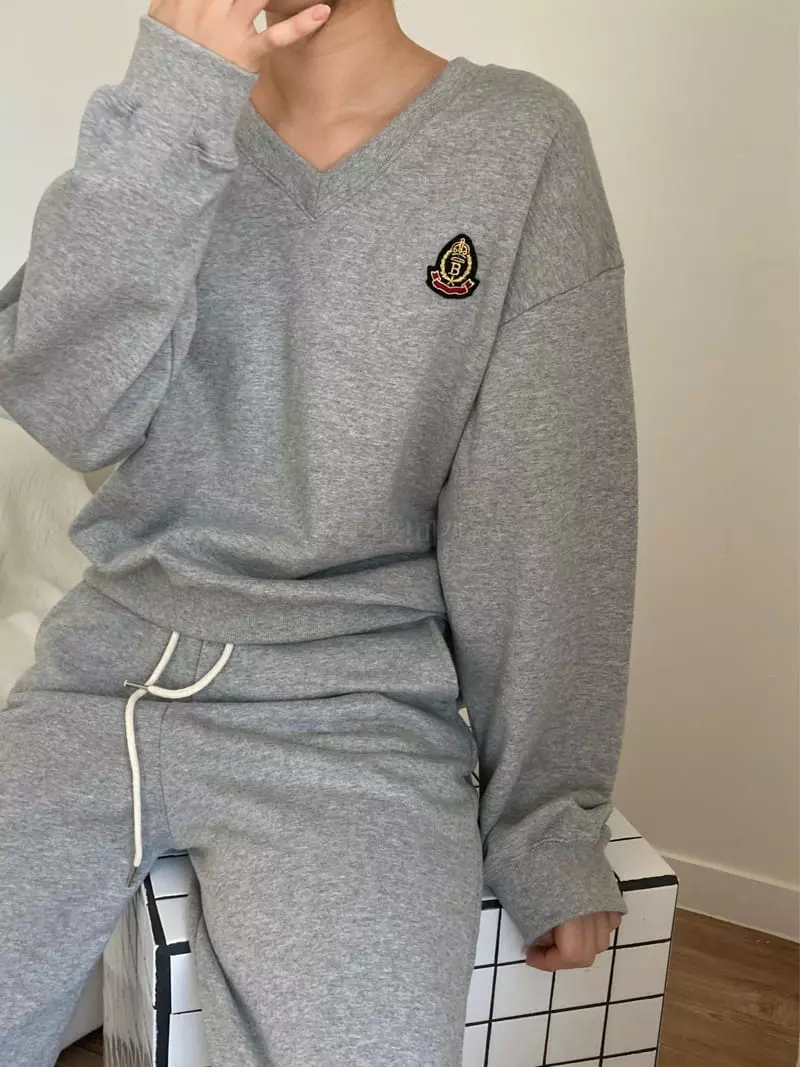The Nkino - Korean Women Fashion - #momslook - Wapen V Sweatshirt