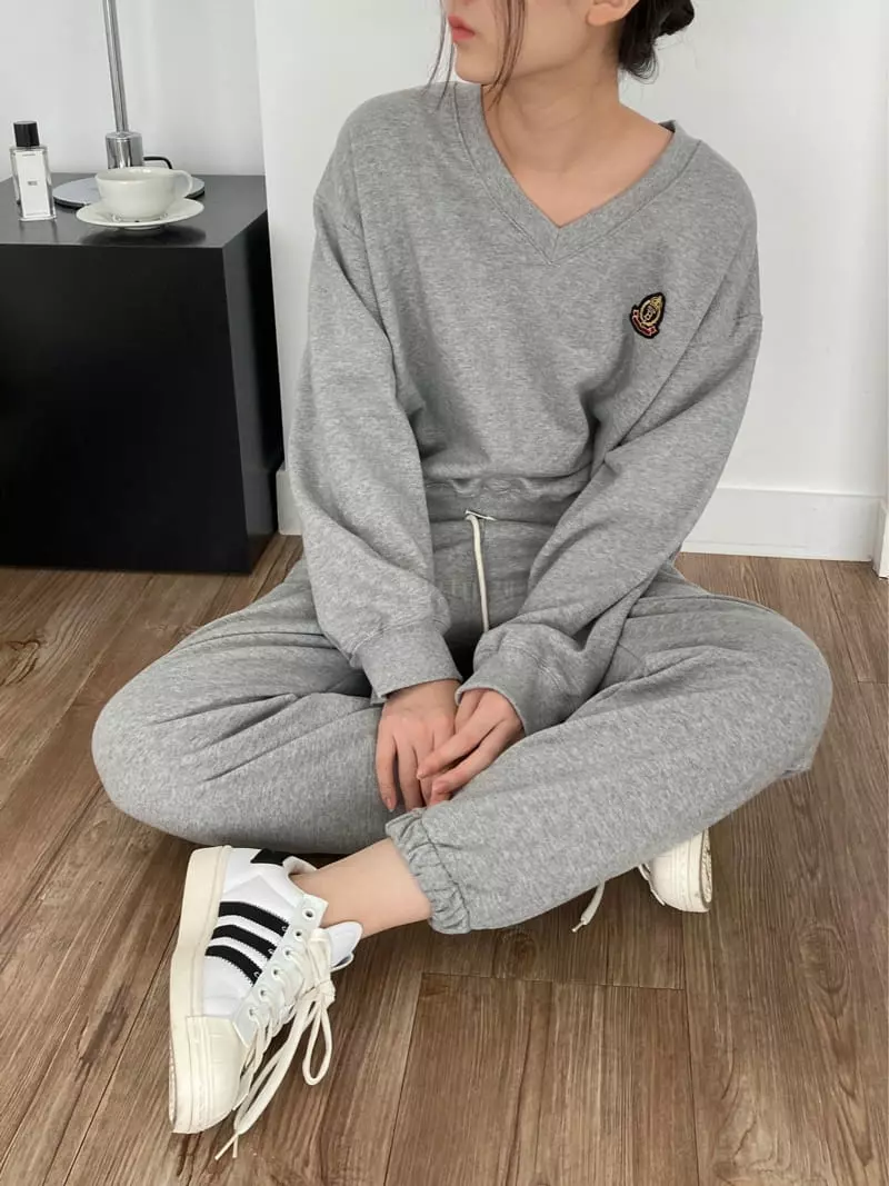 The Nkino - Korean Women Fashion - #momslook - Wapen V Sweatshirt - 3