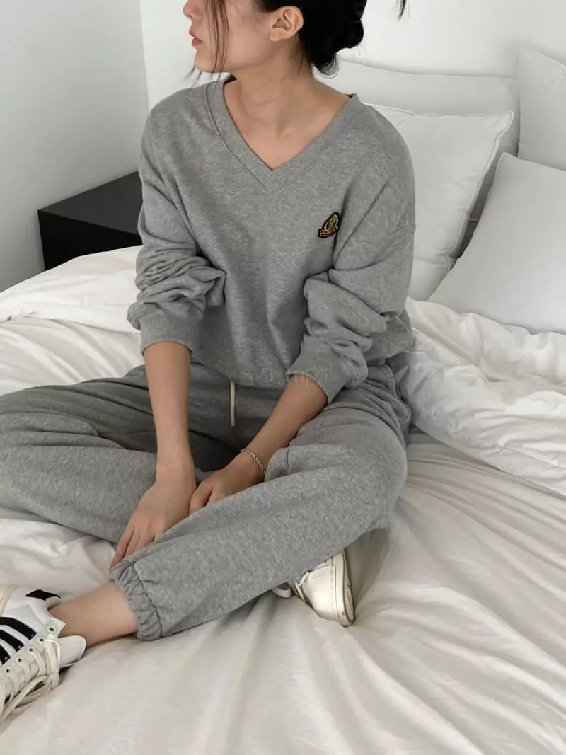 The Nkino - Korean Women Fashion - #momslook - Wapen V Sweatshirt - 5