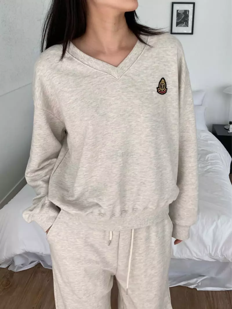 The Nkino - Korean Women Fashion - #momslook - Wapen V Sweatshirt - 7