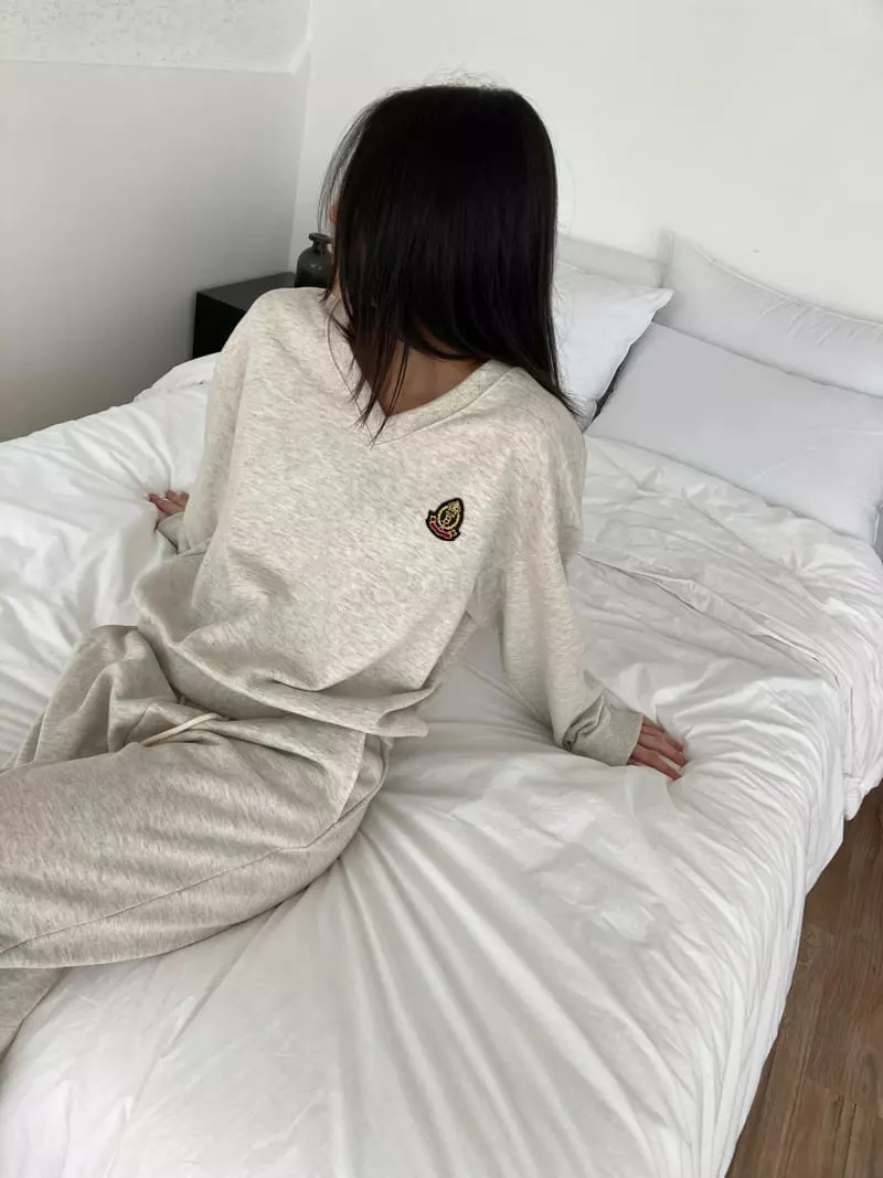 The Nkino - Korean Women Fashion - #momslook - Wapen V Sweatshirt - 9
