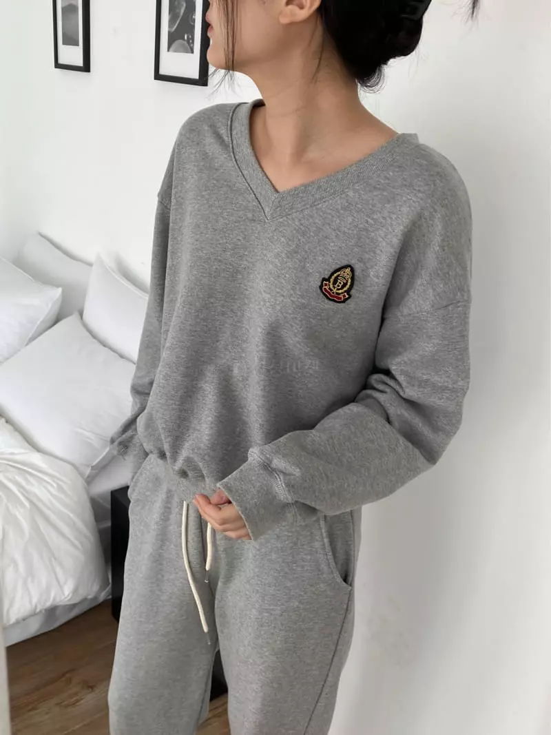 The Nkino - Korean Women Fashion - #womensfashion - Wapen V Sweatshirt - 2