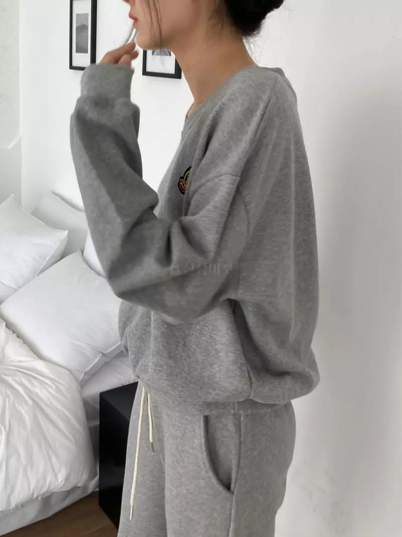 The Nkino - Korean Women Fashion - #womensfashion - Wapen V Sweatshirt - 6