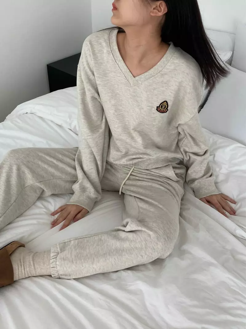 The Nkino - Korean Women Fashion - #womensfashion - Wapen V Sweatshirt - 8
