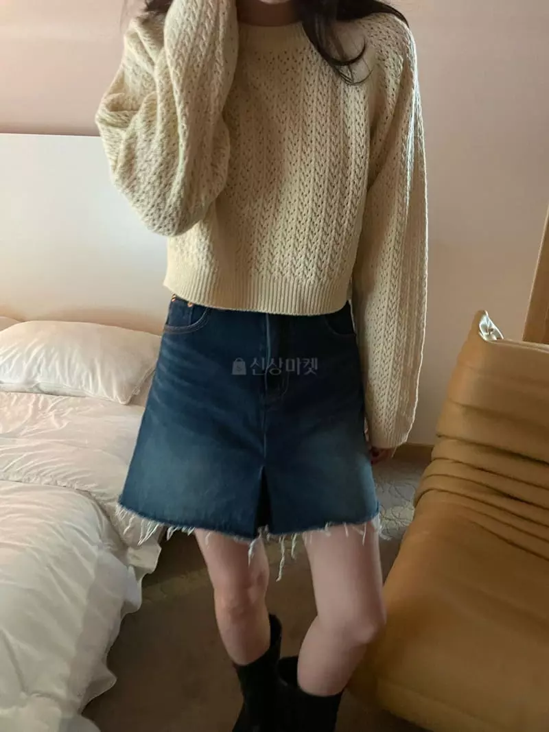 Under Row - Korean Women Fashion - #momslook - Berry Round Knit Tee