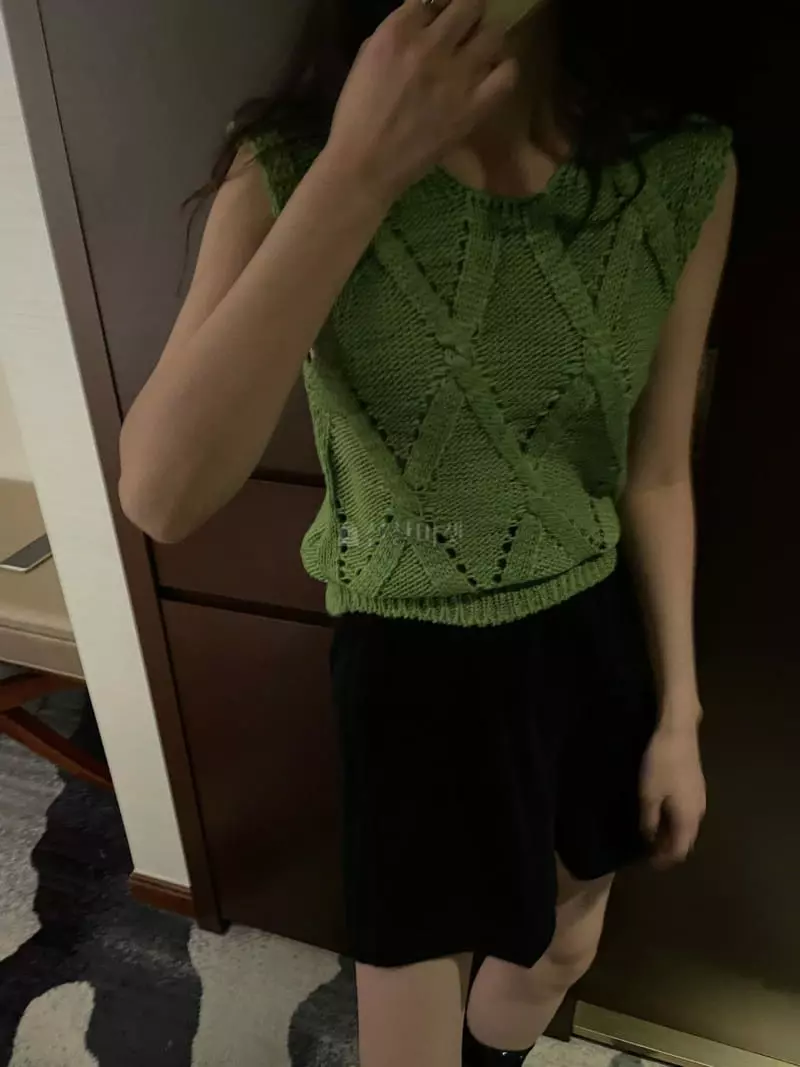 Under Row - Korean Women Fashion - #momslook - Denber Vest - 4