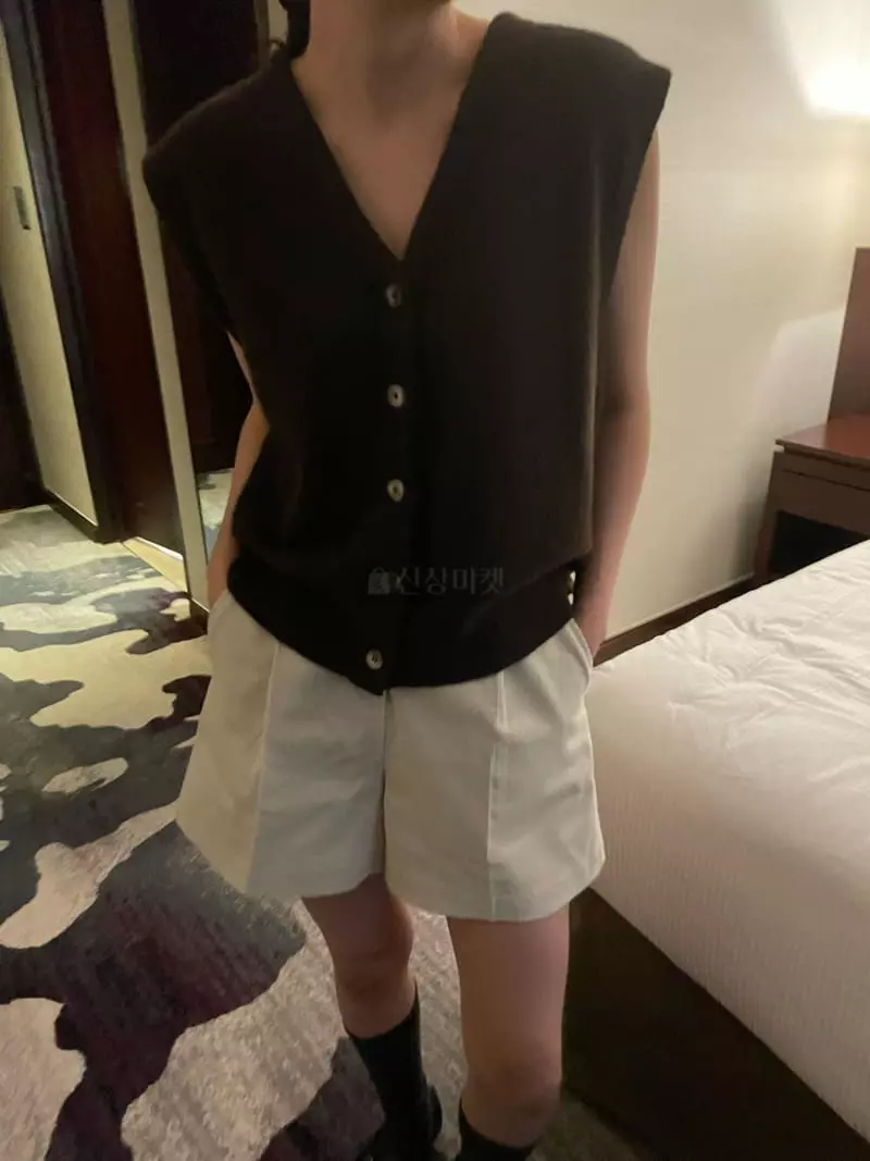 Under Row - Korean Women Fashion - #restrostyle - Fox Vest - 6