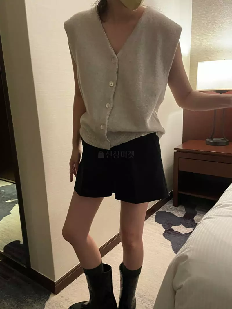 Under Row - Korean Women Fashion - #vintageinspired - Fox Vest - 3