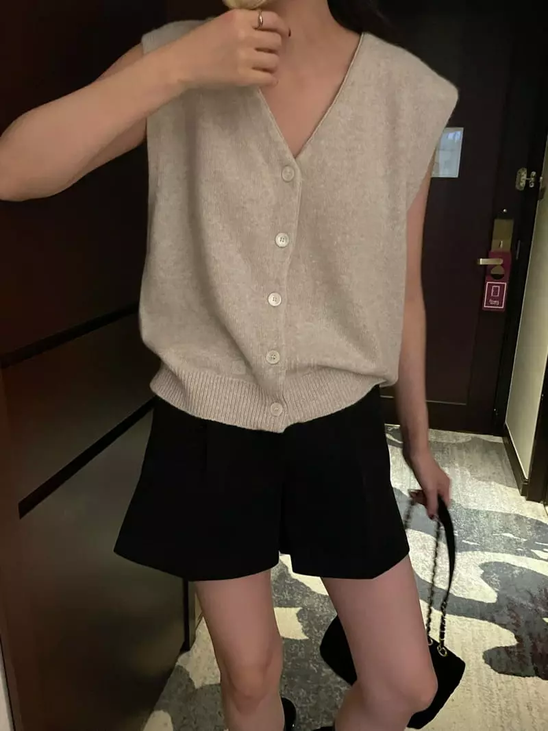 Under Row - Korean Women Fashion - #vintageinspired - Fox Vest - 4