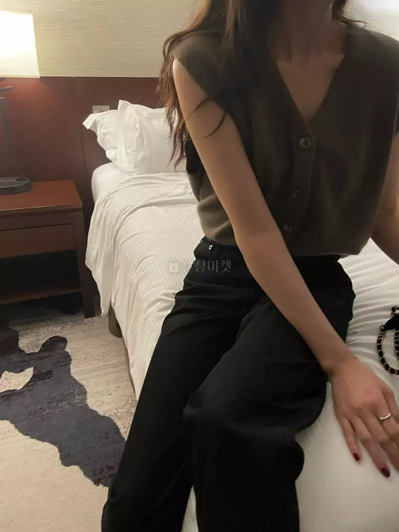 Under Row - Korean Women Fashion - #womensfashion - Fox Vest - 12