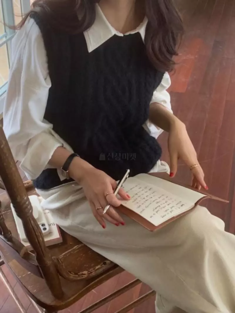 Urbanemood - Korean Women Fashion - #momslook - Clen Vest Knit Tee - 2