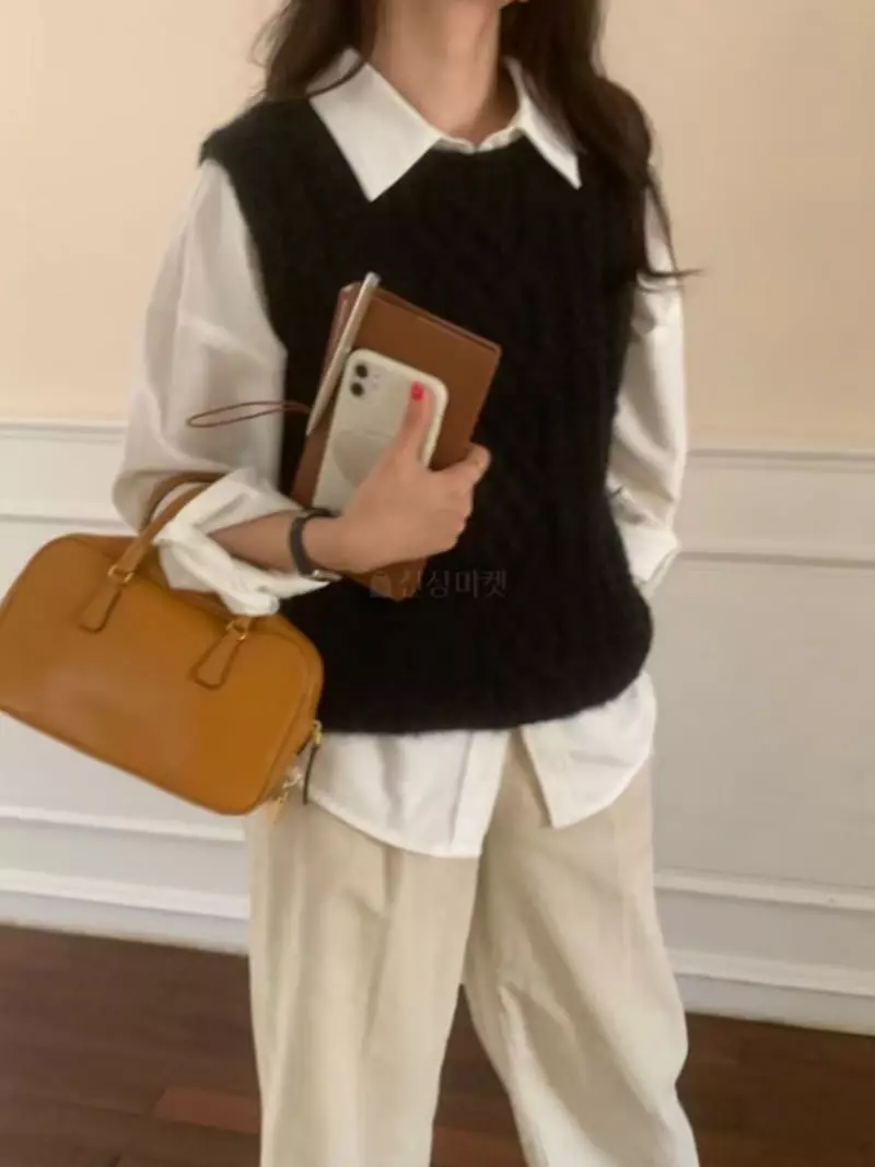 Urbanemood - Korean Women Fashion - #momslook - Clen Vest Knit Tee - 3