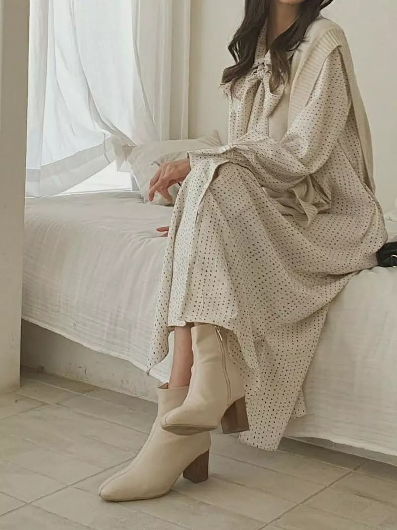 Vert Neuf - Korean Women Fashion - #womensfashion - Dot Tie One-piece - 2