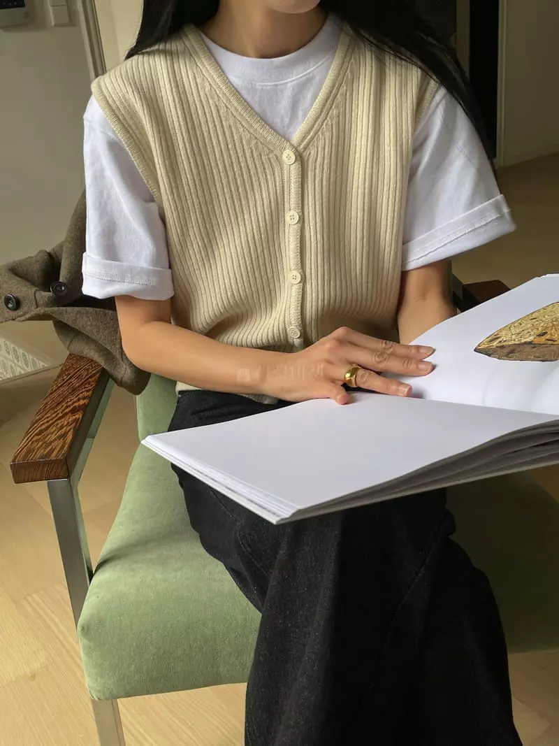Very - Korean Women Fashion - #momslook - Liso Vest - 2