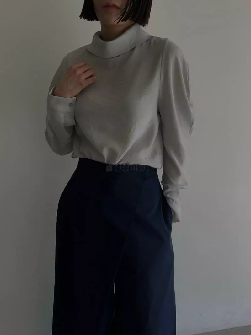 Vestire - Korean Women Fashion - #momslook - Loe Turtleneck Blouse - 10