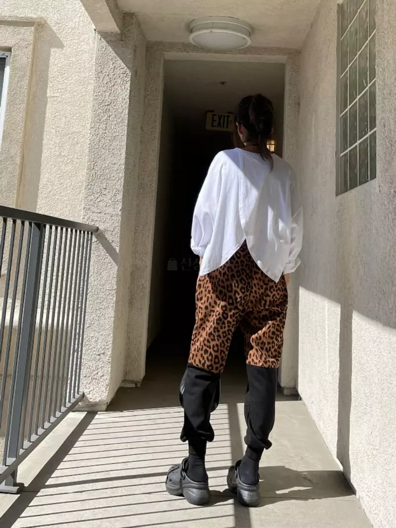 Via - Korean Women Fashion - #vintageinspired - Leopard Pants - 3