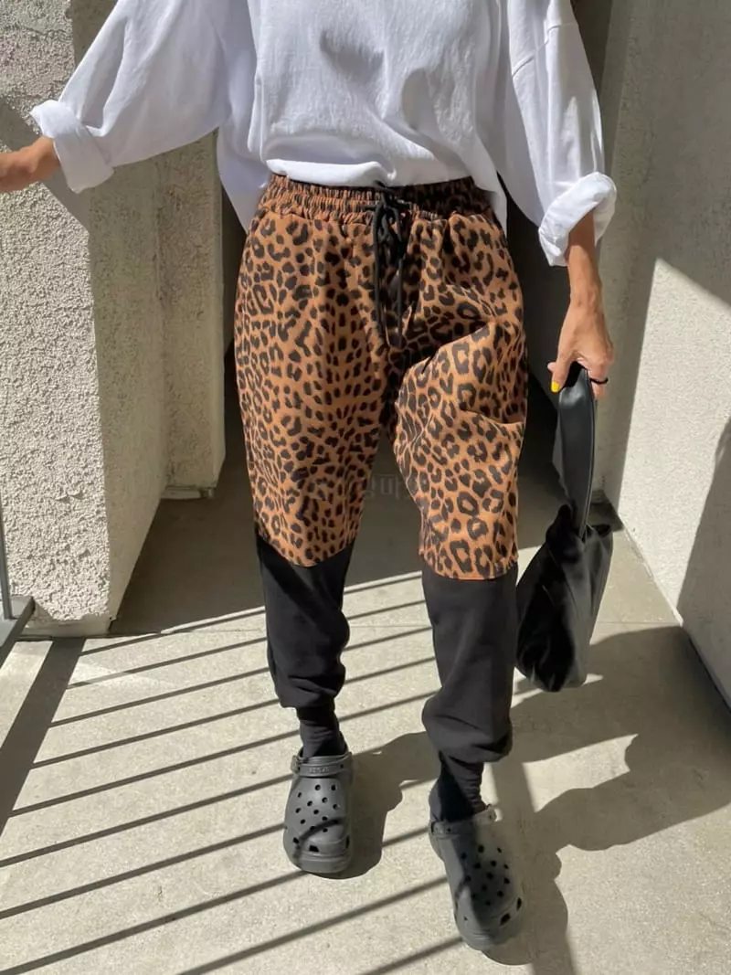 Via - Korean Women Fashion - #vintageinspired - Leopard Pants - 4