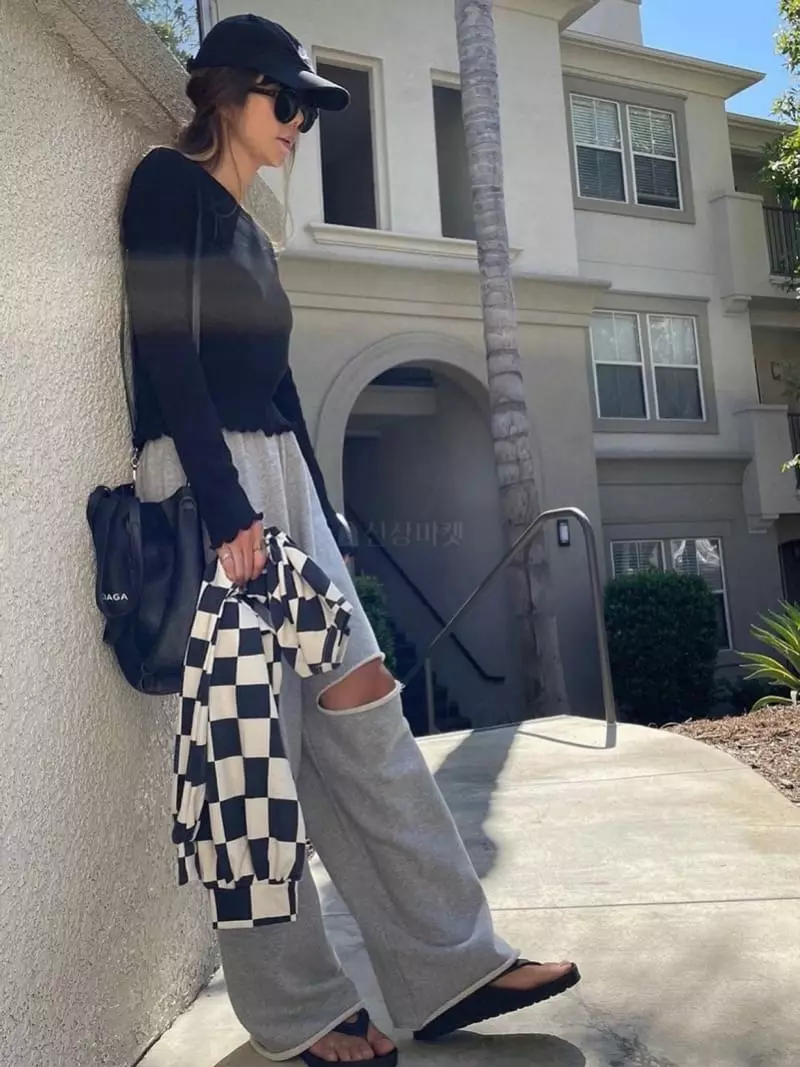 Via - Korean Women Fashion - #momslook - Croiffle Tee - 4