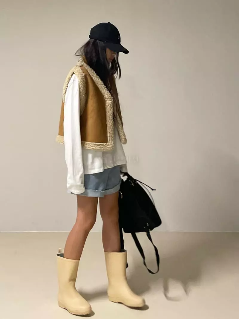 Via - Korean Women Fashion - #womensfashion - Caramel Vest - 2