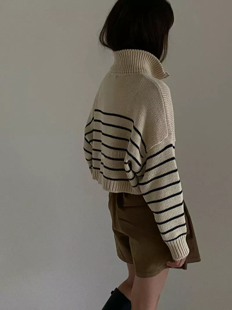 Villabutton - Korean Women Fashion - #momslook - Strieps Crop Knit Tee