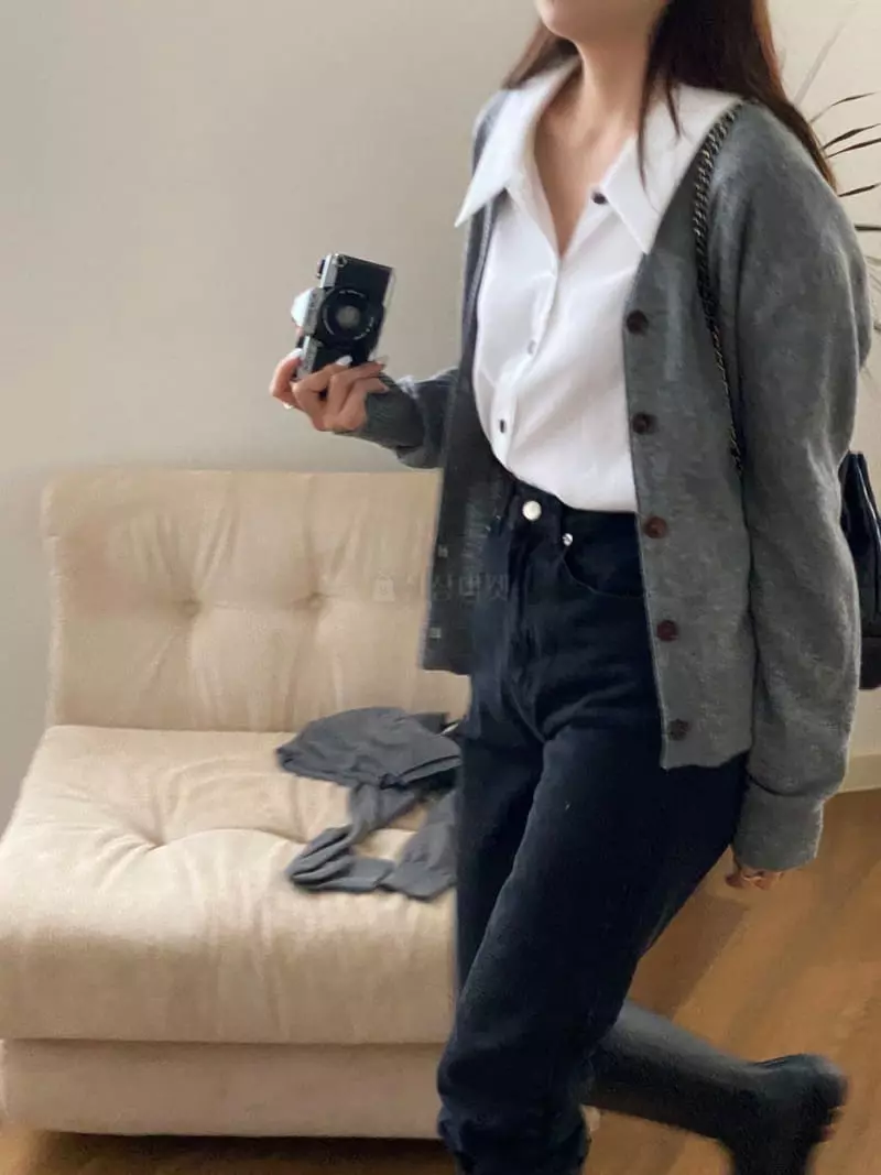 Vineyard - Korean Women Fashion - #restrostyle - Loose Fit V Cardigan - 2