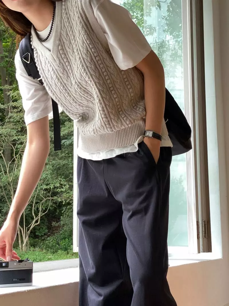 Vineyard - Korean Women Fashion - #momslook - Brick S Pain  V Knit Tee - 4