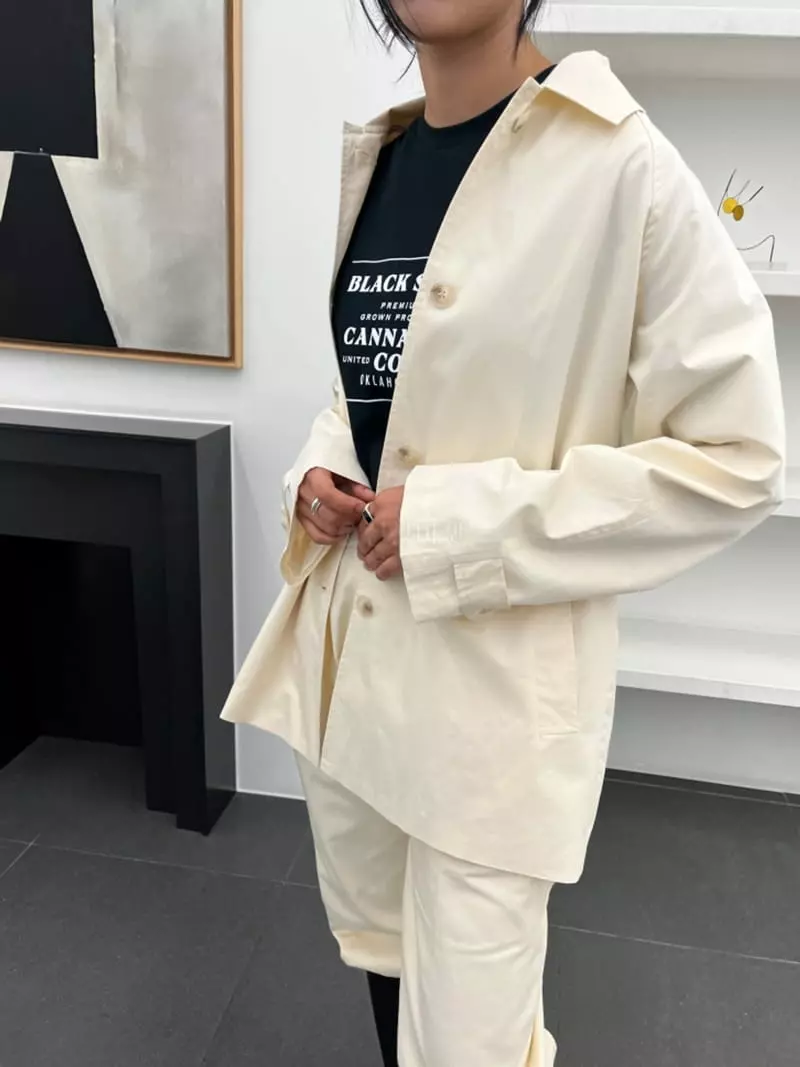 Waterbar - Korean Women Fashion - #restrostyle - Lio Half Jacket - 3
