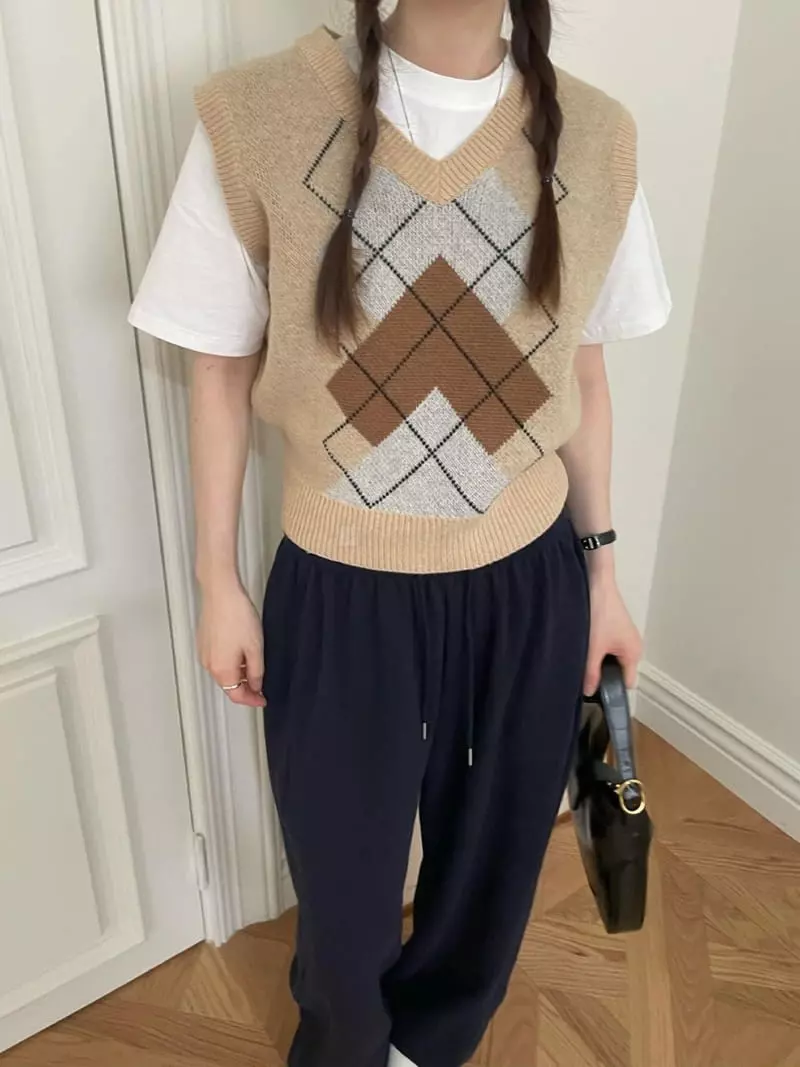 Well Row - Korean Women Fashion - #womensfashion - Argyle Knit Vest - 2