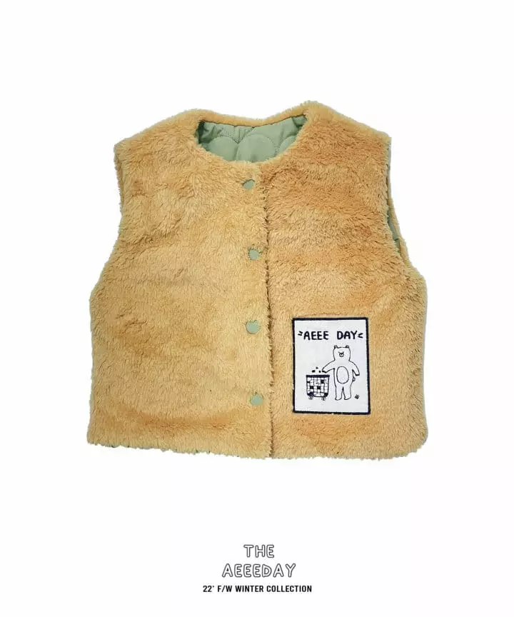 Aeeeday - Korean Children Fashion - #childofig - Heart Reversible Padding Vest - 11